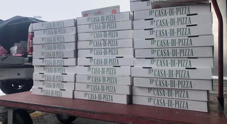 JJ's Casa Di Pizza Delivers 40 Pizzas to TSA Workers